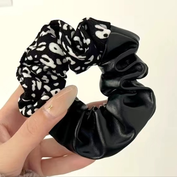 New leopard print scrunchies - Picture 2 of 4